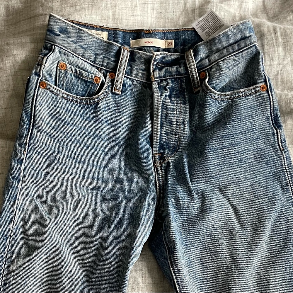 Levi’s wedgie fit jeans